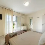 Yiasemi Maison